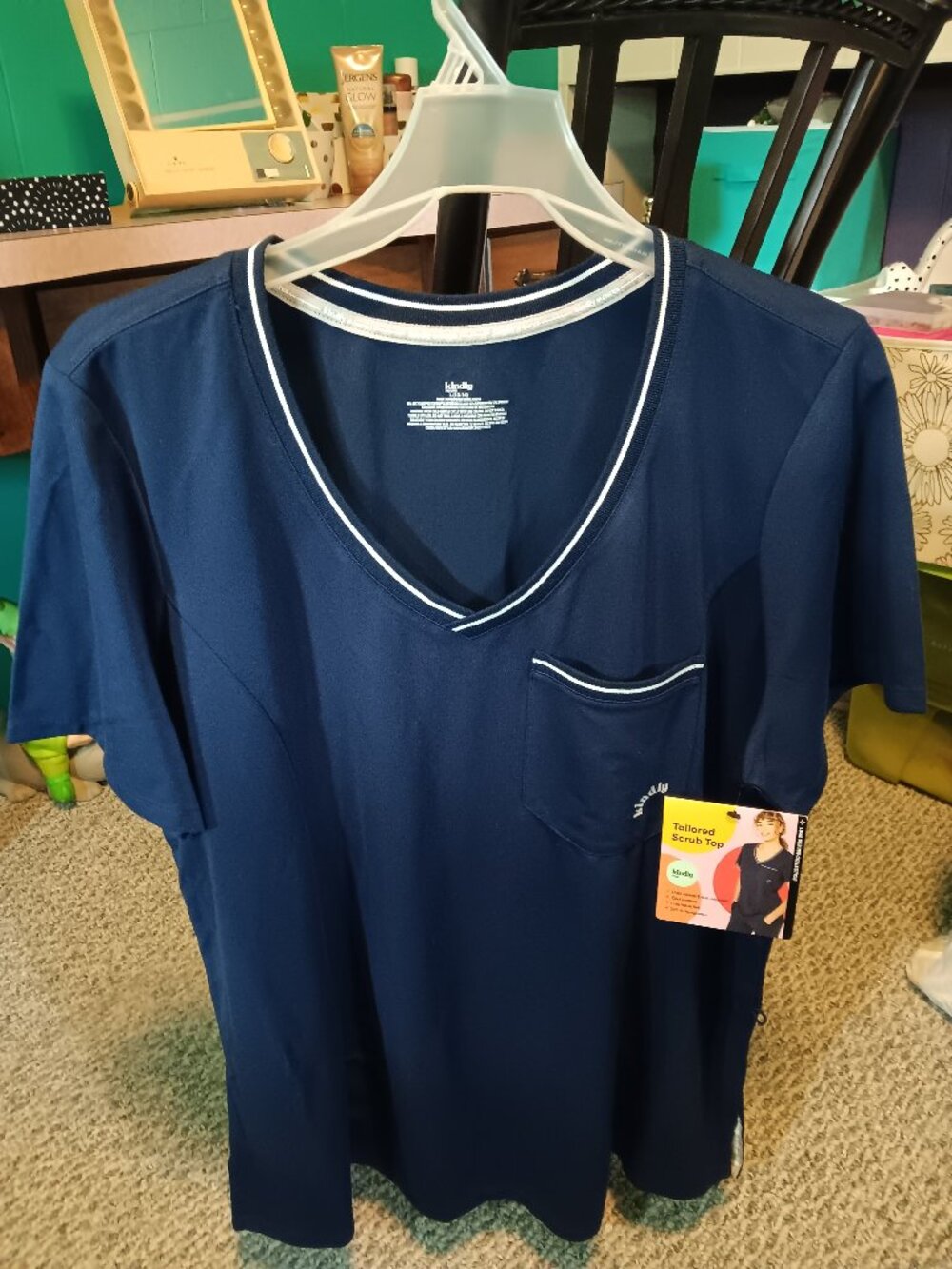 woman's Kindly 12-14 Large scrub navy top NEW